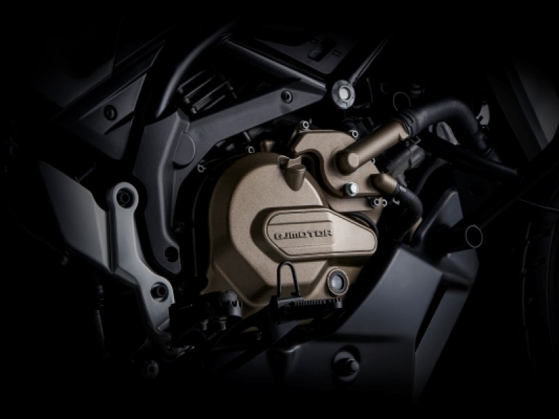 645cc V-TWIN ENGINE