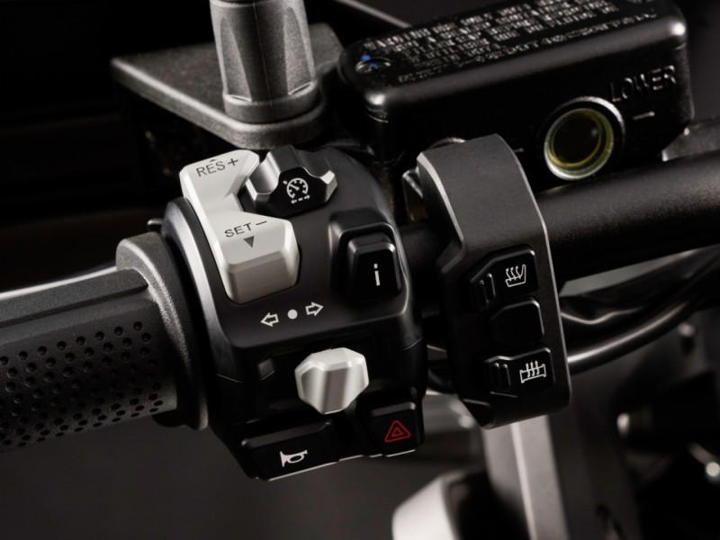 COMFORT WITH A HEATED SEAT, HEATED GRIPS AND CRUISE CONTROL