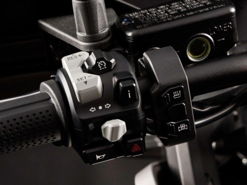 COMFORT WITH A HEATED SEAT, HEATED GRIPS AND CRUISE CONTROL