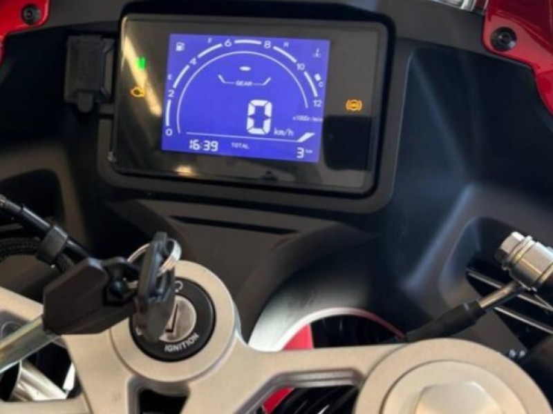 EASY TO READ LCD DASHBOARD