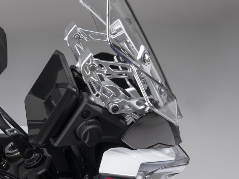 Electrically operated windscreen