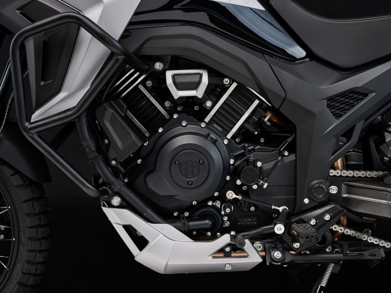 EXCLUSIVE 80-DEGREE V-TWIN ENGINE