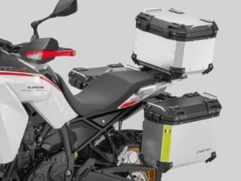 HARD LUGGAGE INCLUDED