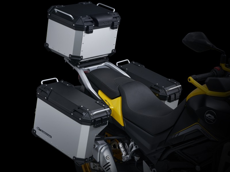 HARD LUGGAGE INCLUDED