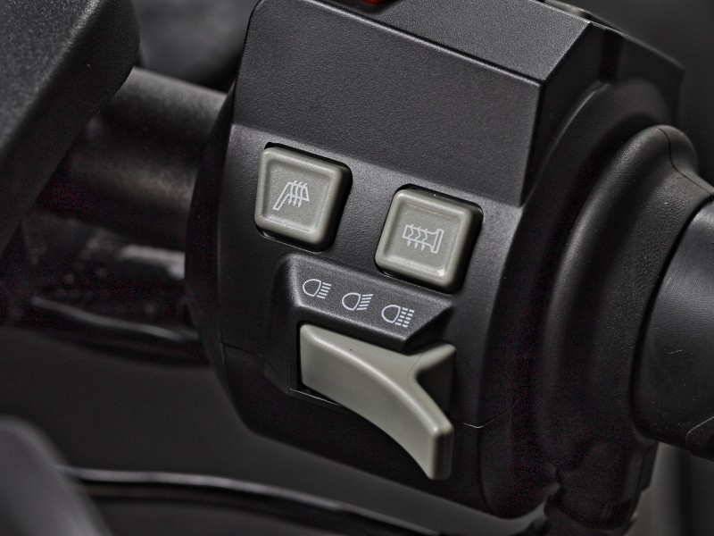 HEATED GRIPS & HEATED SEAT