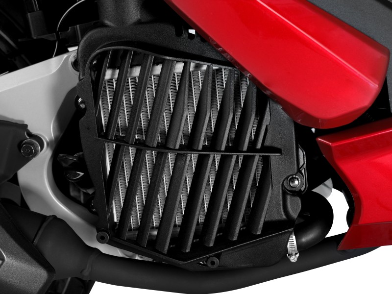 LIQUID COOLED ENGINE