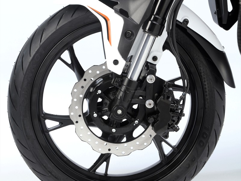 PRECISE, SPORTY HANDLING