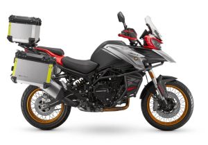 QJMotor SRT 900 S Red/Silver