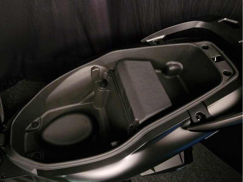UNDER SEAT STORAGE