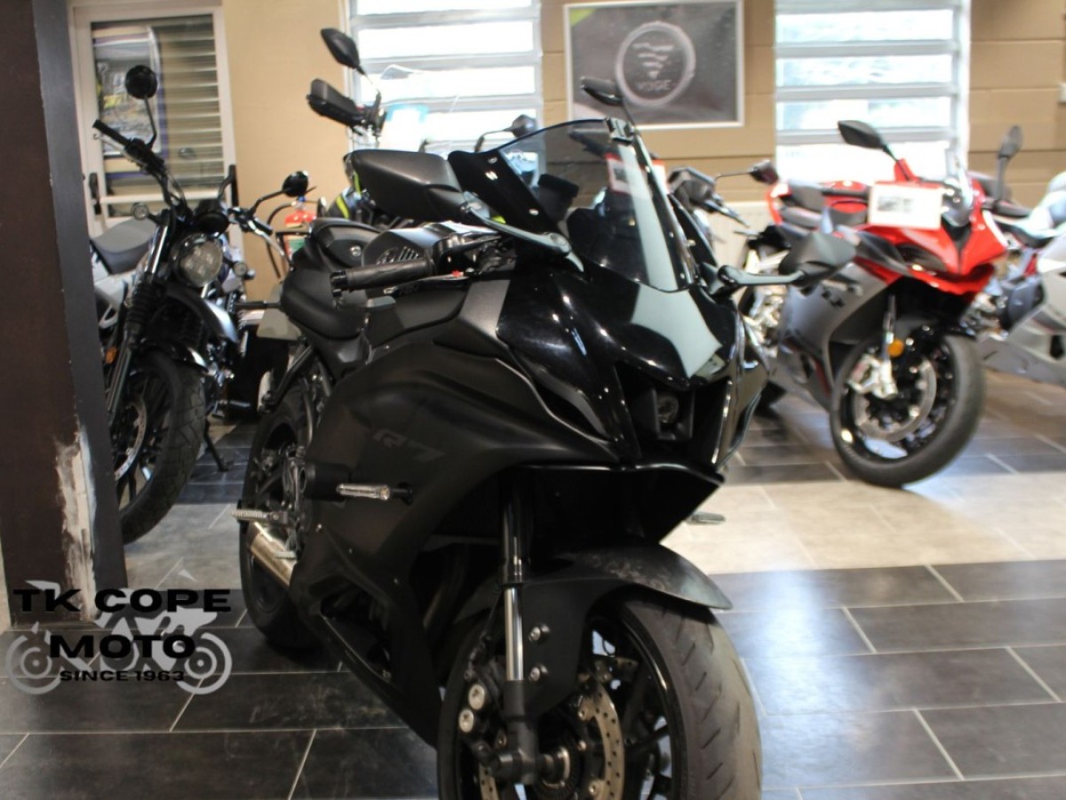 YAMAHA YZF R7 (YZF690)